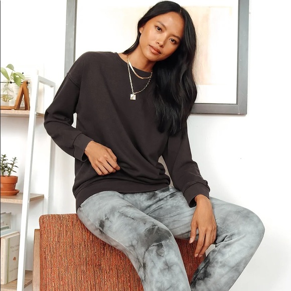 Lulus Sweaters - Lulu’s Washed Black Pullover Sweatshirt